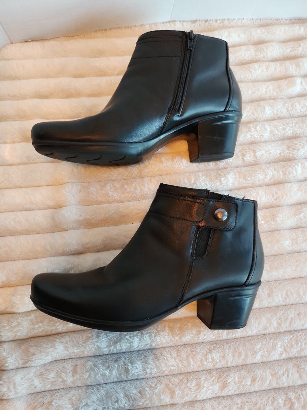 CLARKS Emslie Jada Ultimate Comfort Wmns Black Leather Ankle Boots 10M MSRP $130